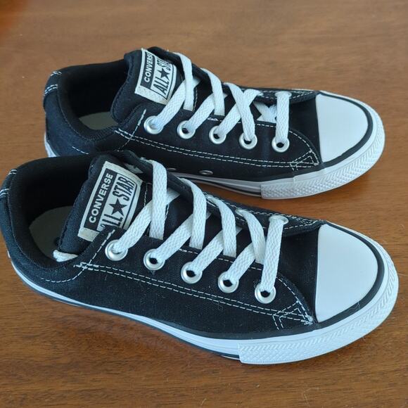 Converse low top black Big kids  size 1 - Picture 2 of 8